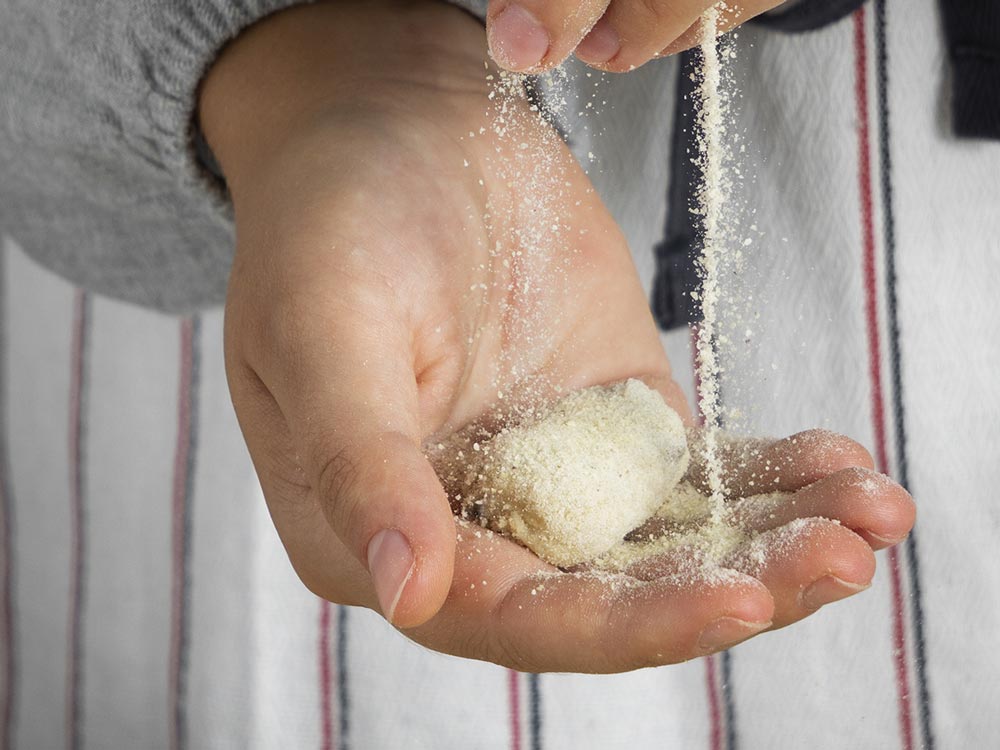 Preparación de las croquetas de Almogrote